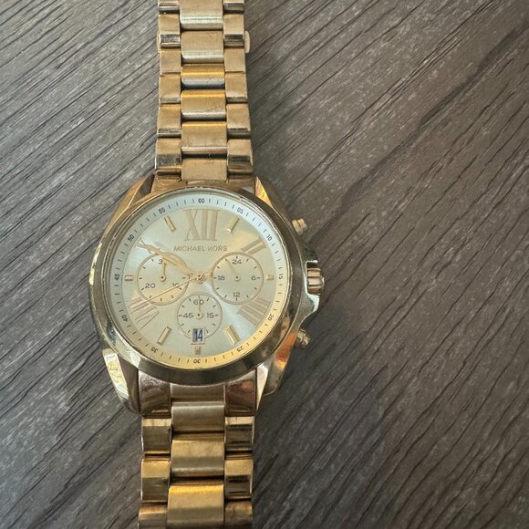 Michael Kors Oversized Gold-Tone Watch - Picture 1 of 3